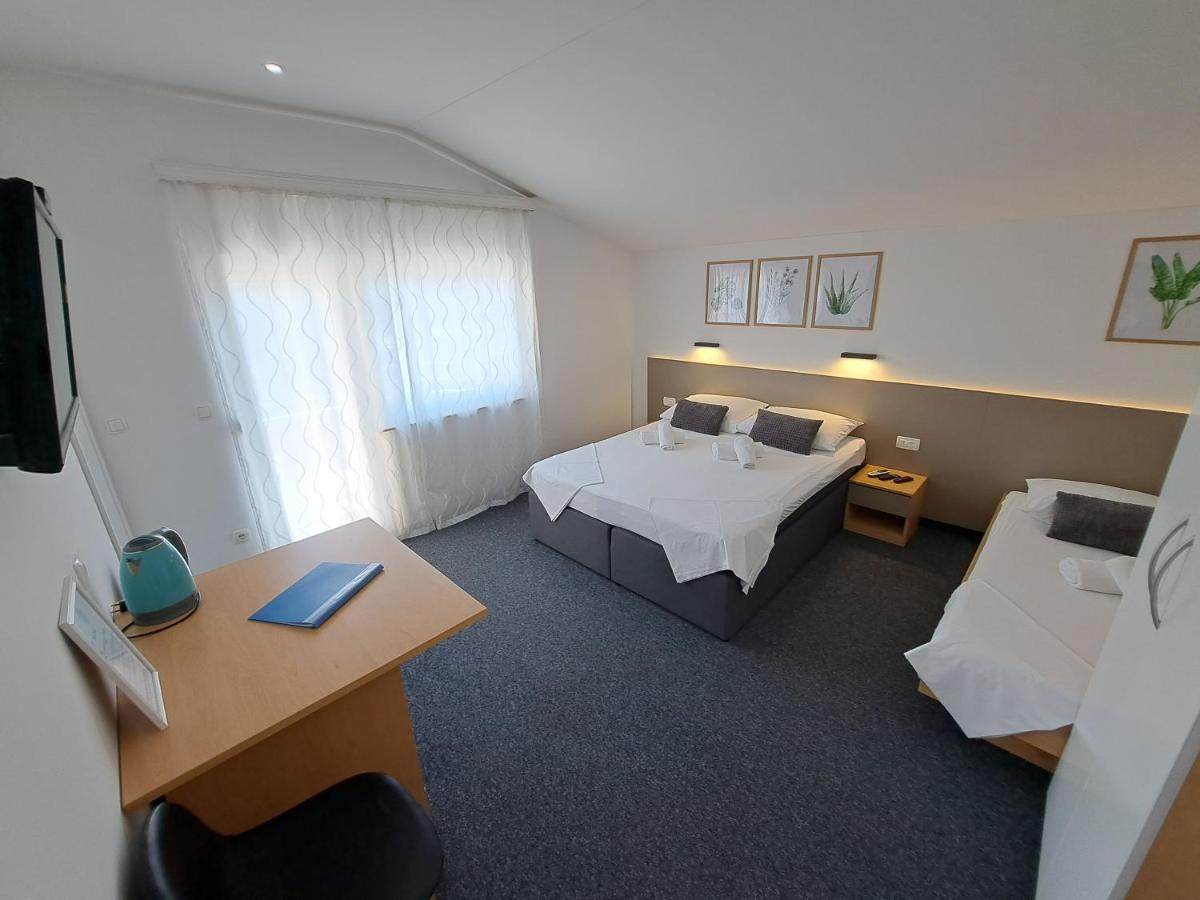 Rooms Zvonimir Stobrec Exterior photo
