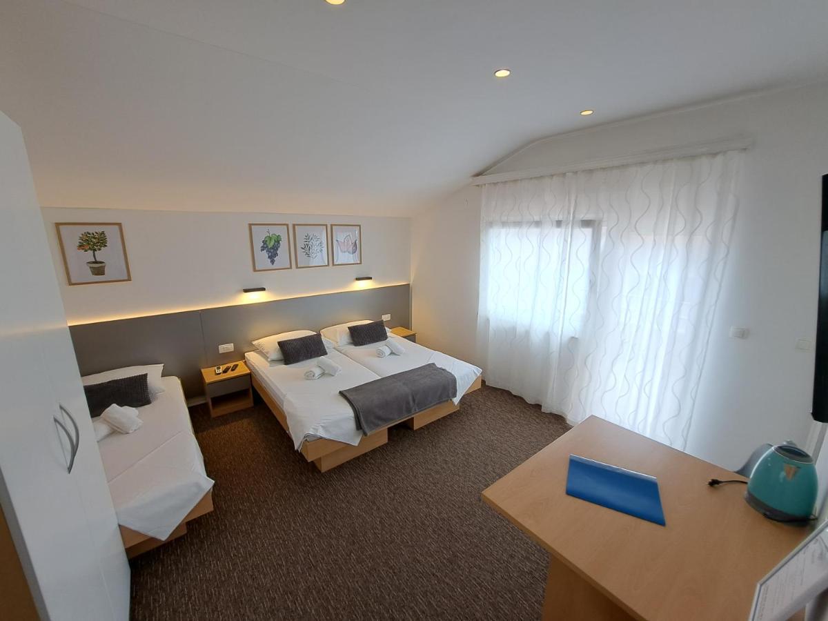 Rooms Zvonimir Stobrec Exterior photo