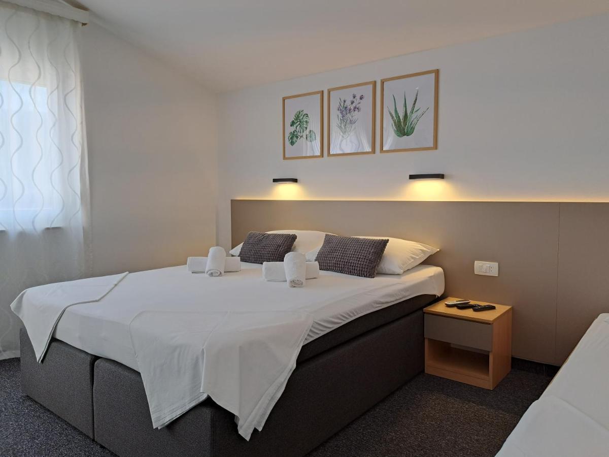 Rooms Zvonimir Stobrec Exterior photo